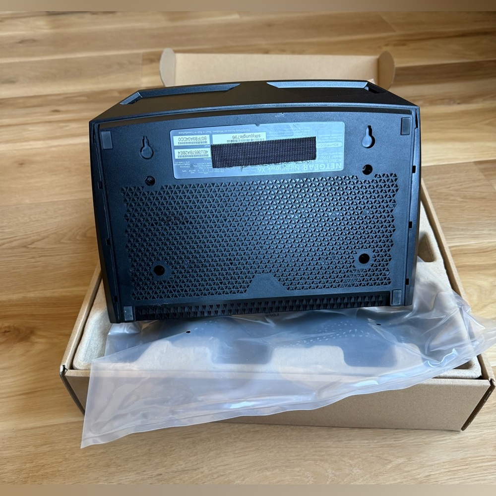 Netgear Nighthawk X6 - Tri-Band Wireless Router - R7900 - Preowned - Picture 5 of 7